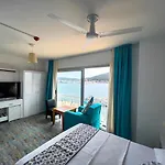 Larimar Otel *