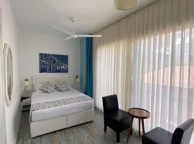 Larimar Otel Çeşme